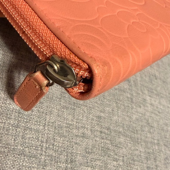 Chanel pink camellia wallet - Picture 5 of 15